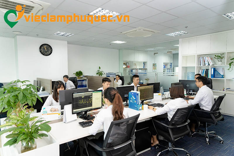 Top 3 nh&oacute;m ng&agrave;nh văn ph&ograve;ng đang kh&aacute;t nh&acirc;n lực chất lượng cao